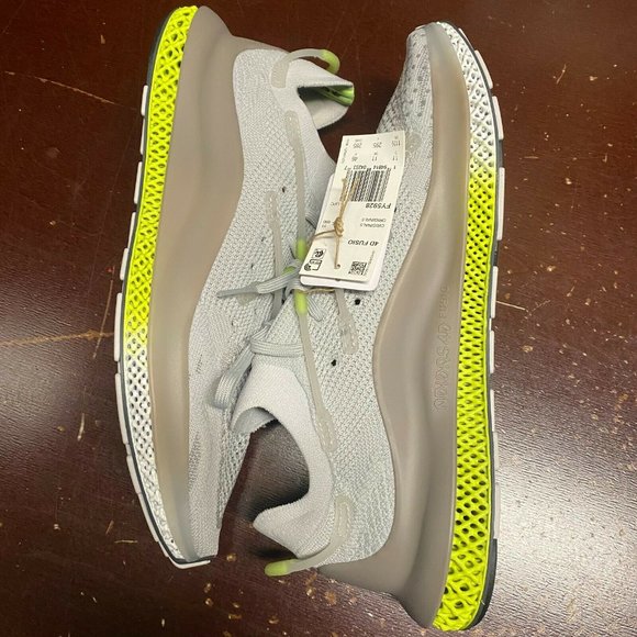 Athletic_Shoes